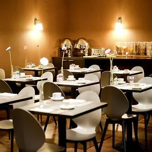 https://new-hotel-charlemagne.hotelsantwerp.net